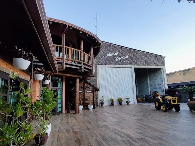 Marina Tropical